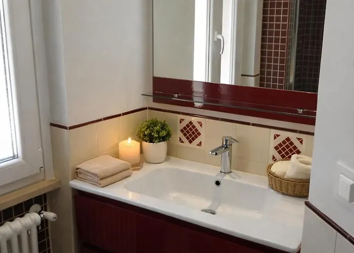 Elodie Deluxe -15 Min Colosseum Metro - Center -parking-balcony Apartment Rom